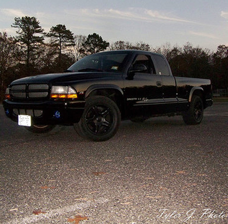 2000 Dodge Dakota R/T by Brandon Niglio