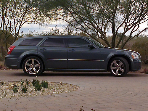 2005 Dodge Magnum R/T By Monty Hackens